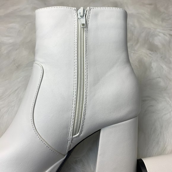 1 LEFT !! WALK MY WAY CHUNKY WHITE BOOTIES - Picture 5 of 10